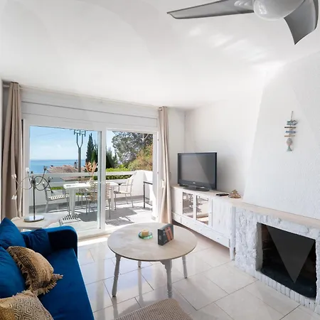 Apartment Bel Avec Piscine Commune, Roses, Dulce Vida 1 By Welhomy *